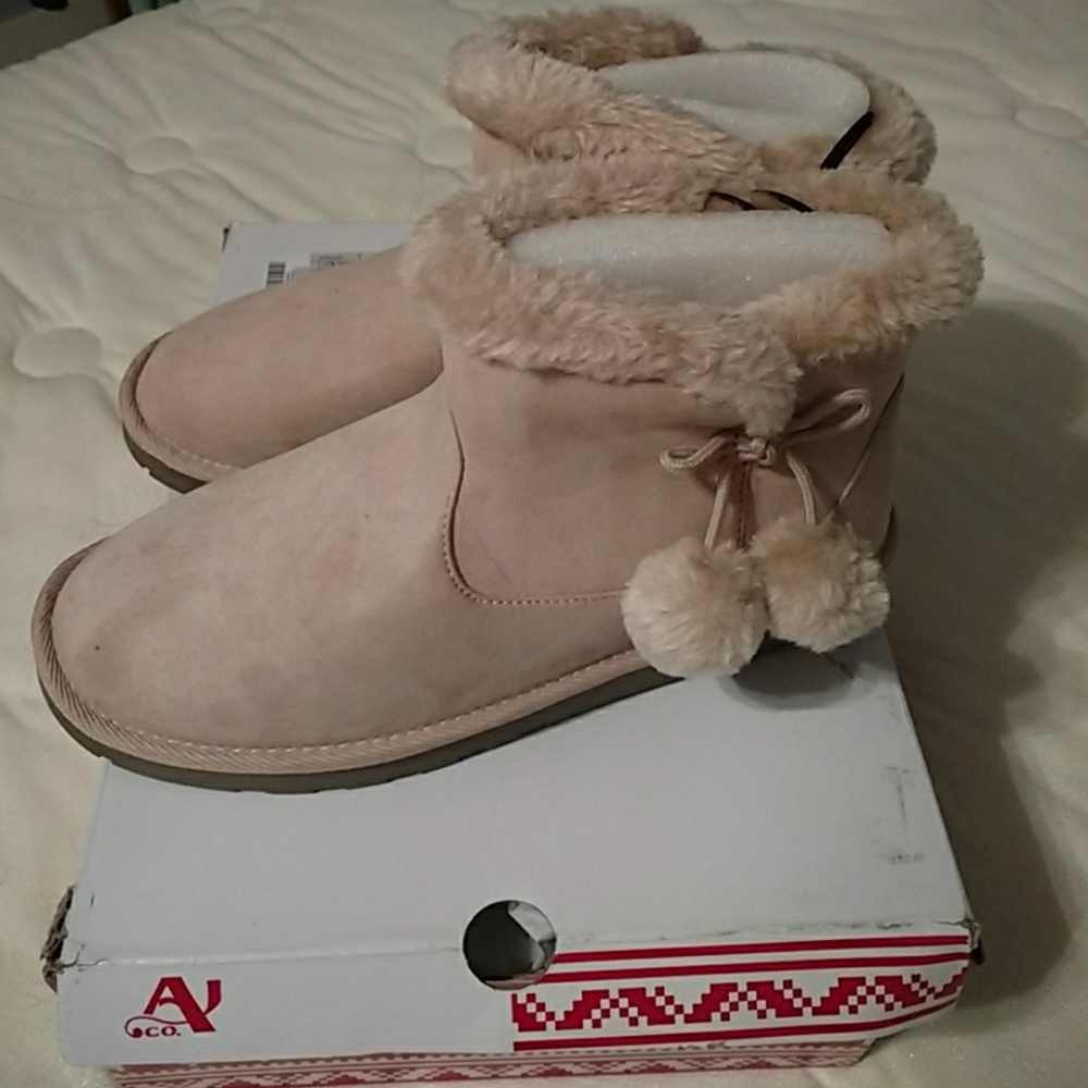 Size 10. Arizona Blush Plush Booties.  Memory Foam